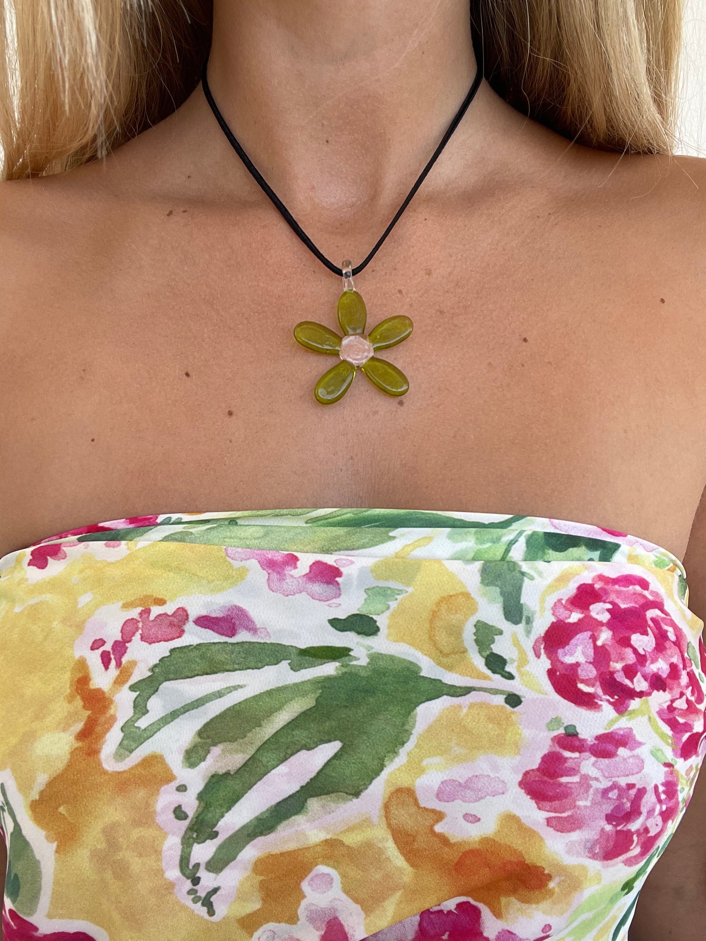 Daisy Pendant Necklace | Pistachio