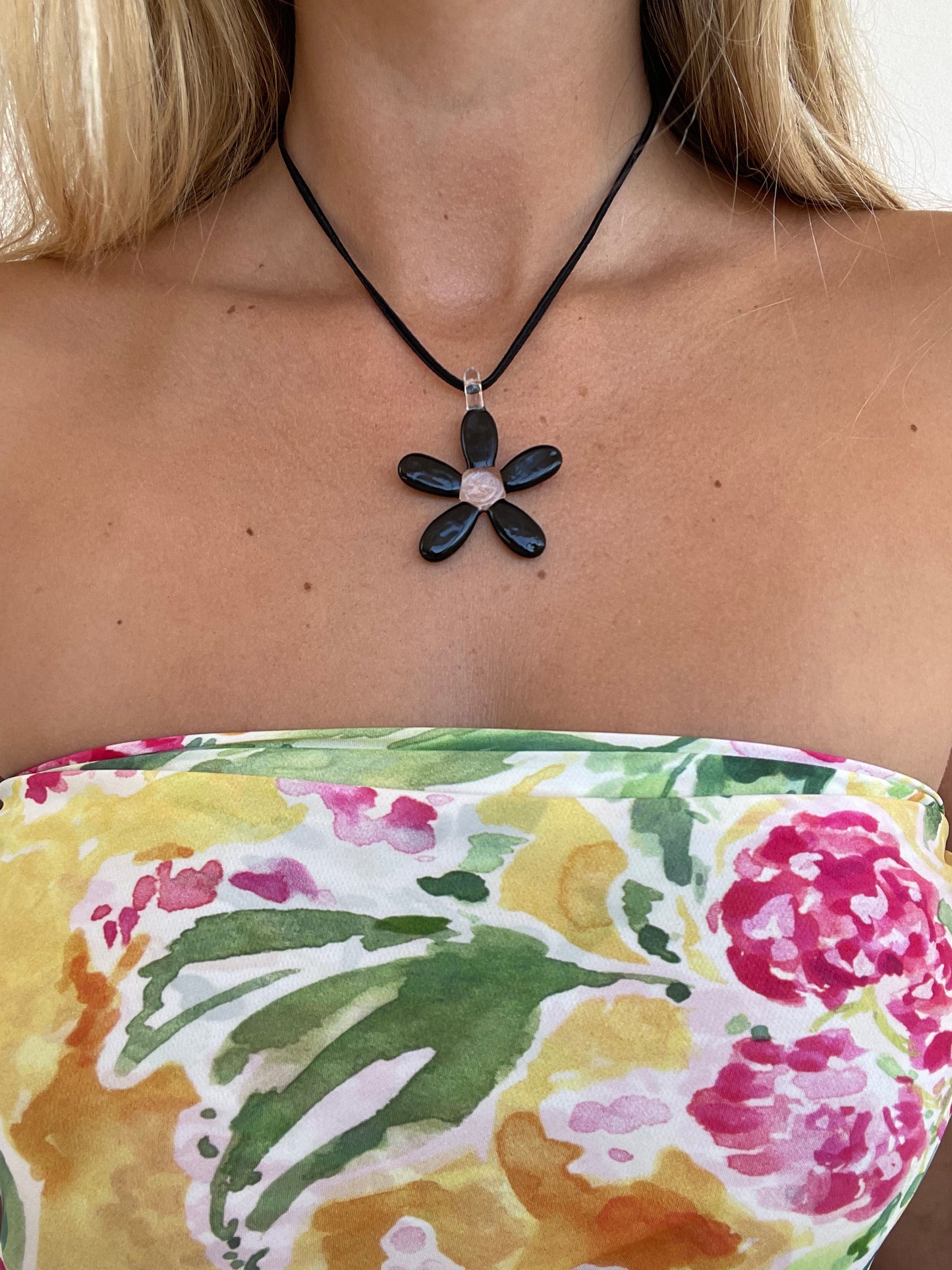 Daisy Pendant Necklace | Black